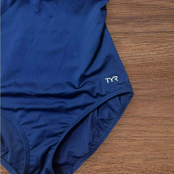 Size 6 TYR Women's Durafast Elite Square Neck Controlfit Swimsuit - Picture 6 of 9